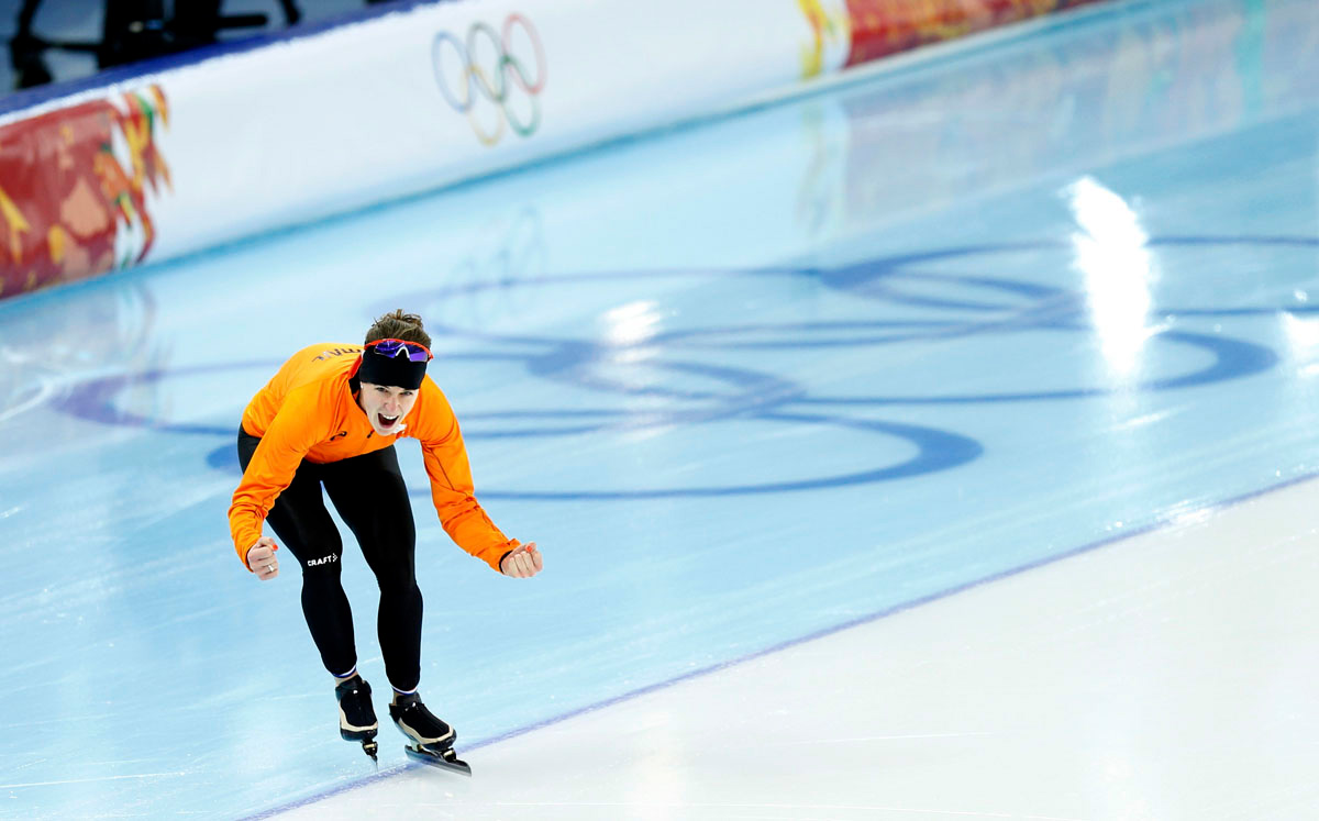 Голландка Ирен Вюст, победившая в забеге на 3000 метров на Олимпиаде. 9 февраля 2014 года. (Фото Issei Kato/Reuters)