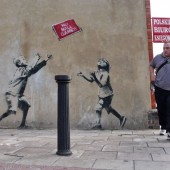 Это немного напоминает слона от Banksy